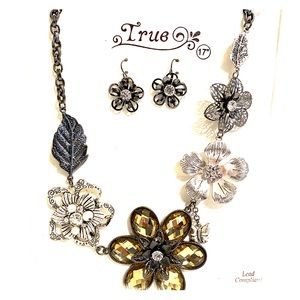 Flower Necklace and Earring Set